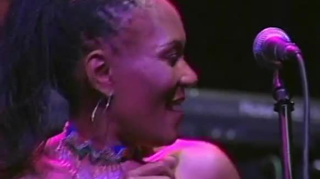 ⁣Letta Mbulu & Caiphus Semenya - Ndiphendule (Live At Carnival City, 2006)