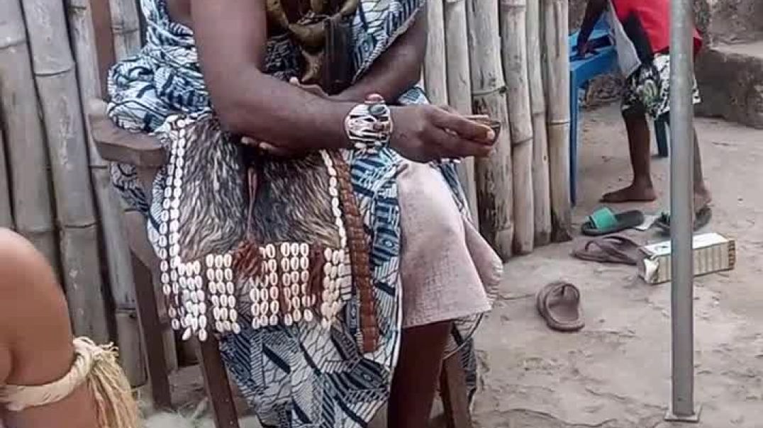 Ɔbenfo Ọbádélé Kambon Pours Libation at the Adukurom Akɔm